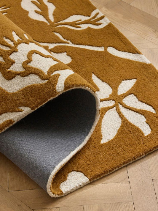 Bright Lilly Handmade Tufted Wool Carpet - CloseUp