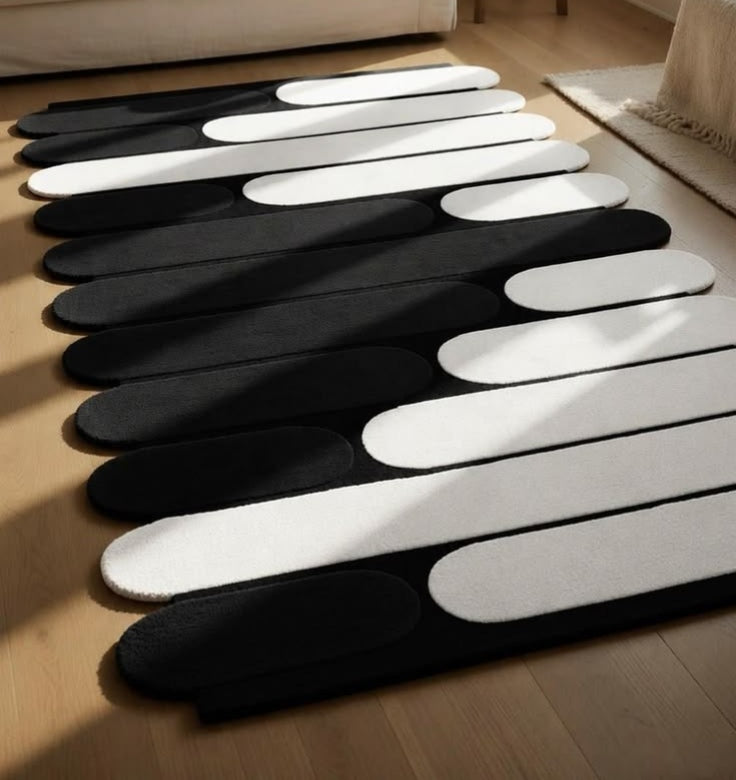 Capsule Hunter Handmade Tufted Irregular Shaped Wool Carpet