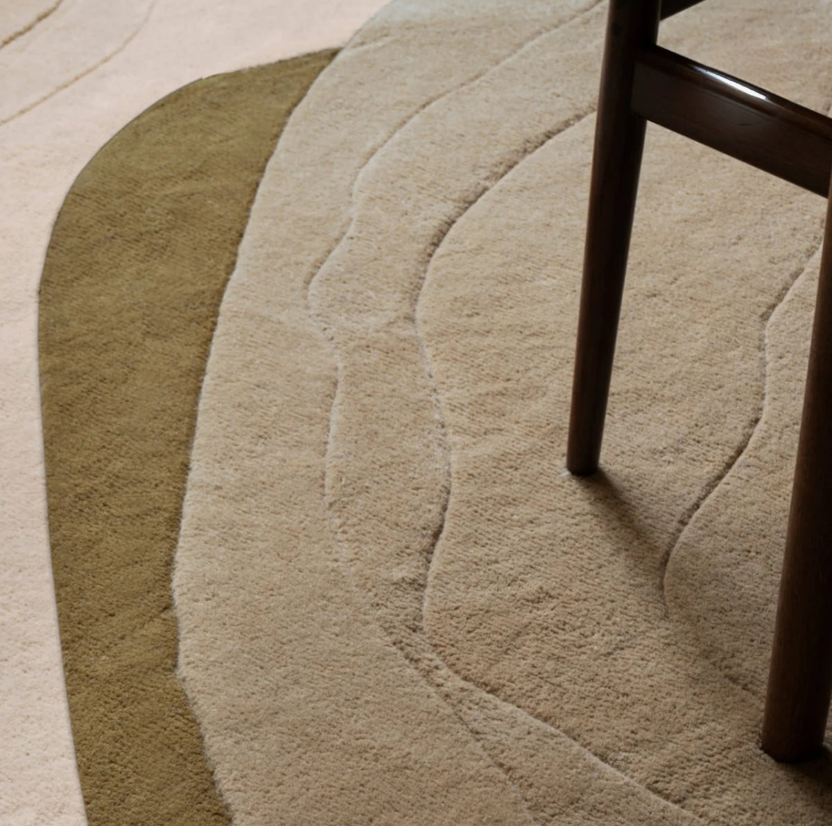 Bluster Minted Handmade Tufted Irregular Shaped Wool Carpet