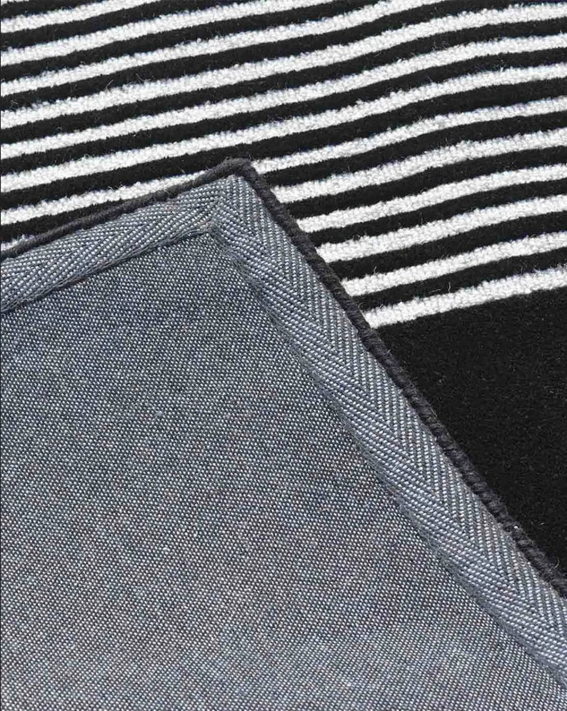 Alkaline Boult Handmade Tufted Wool Carpet - CloseUp