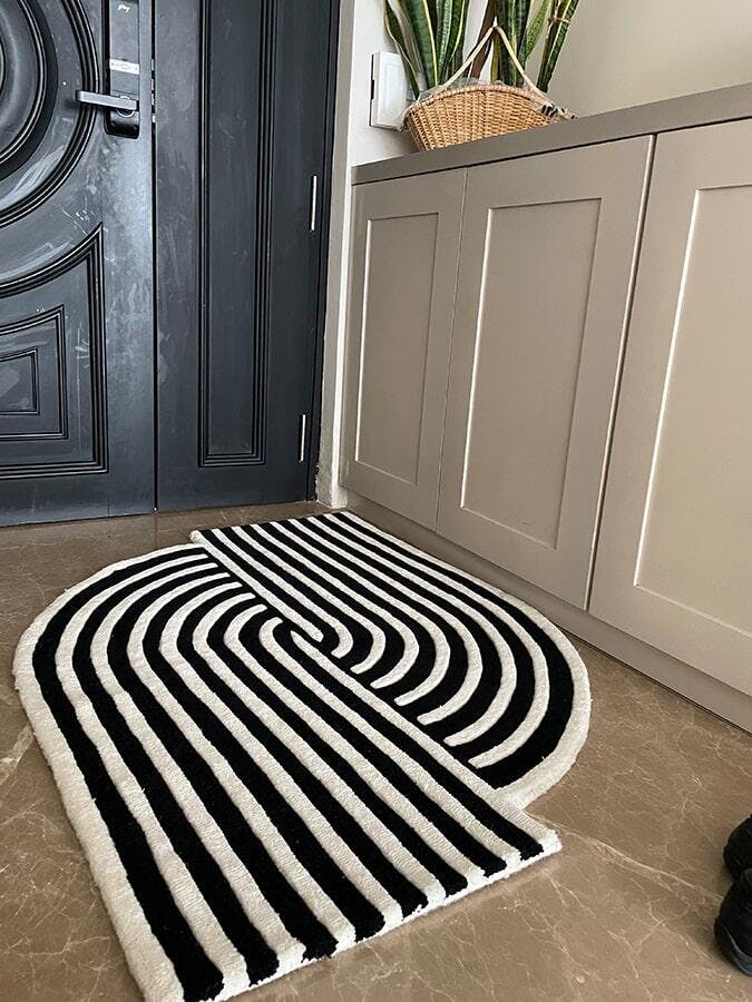 Victory Illusion Handmade Tufted Irregular Shaped Wool Carpet