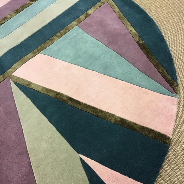 Whirlwind Ash Handmade Tufted Round Wool Carpet - Corner