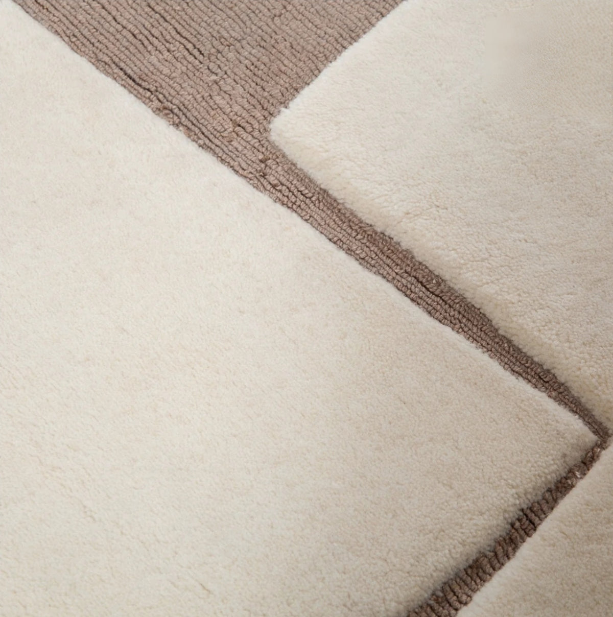 Justin Jack Handmade Tufted Irregular Shaped Wool Carpet