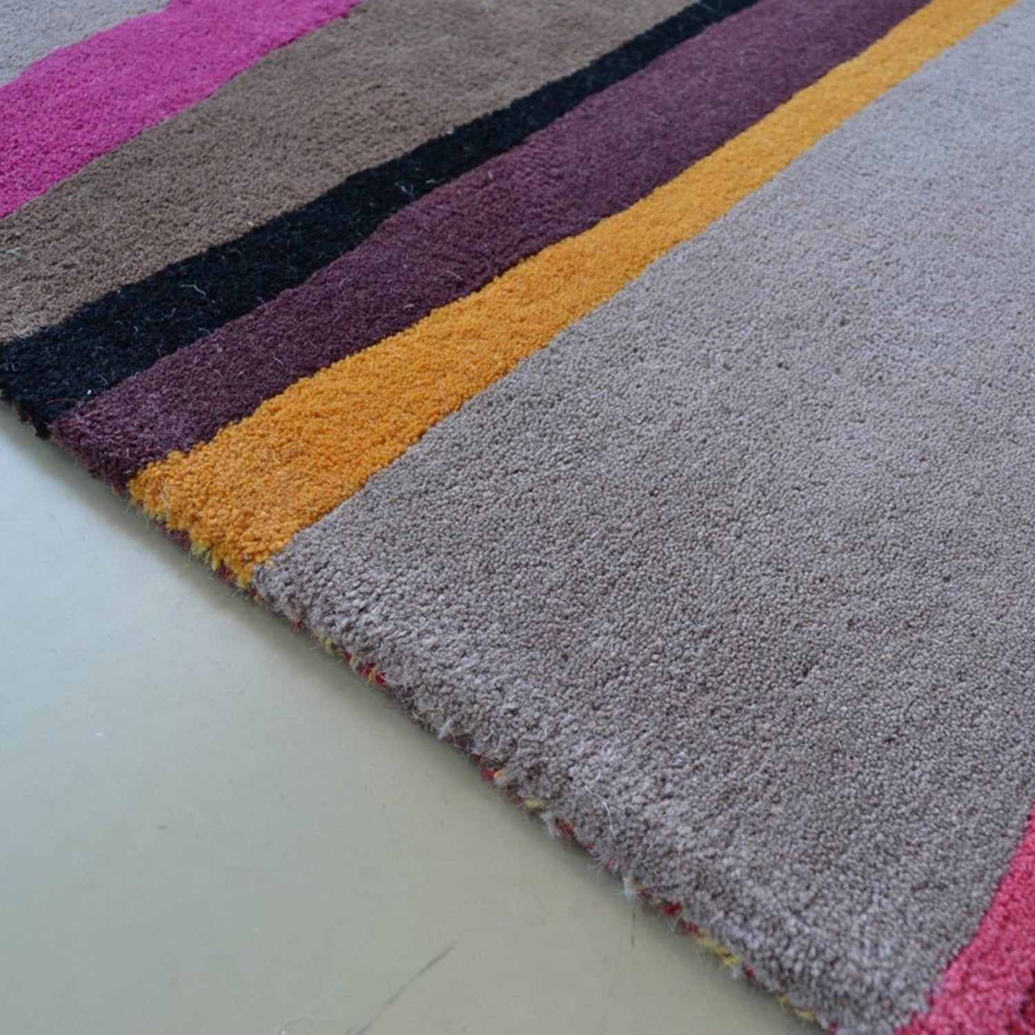 Vistara Aura Handmade Tufted Wool Carpet - Corner