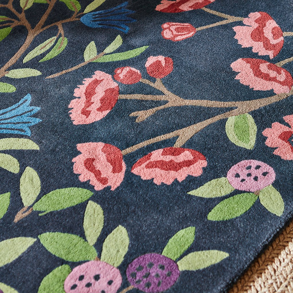 Dust Gaze Handmade Tufted Wool Carpet - CloseUp