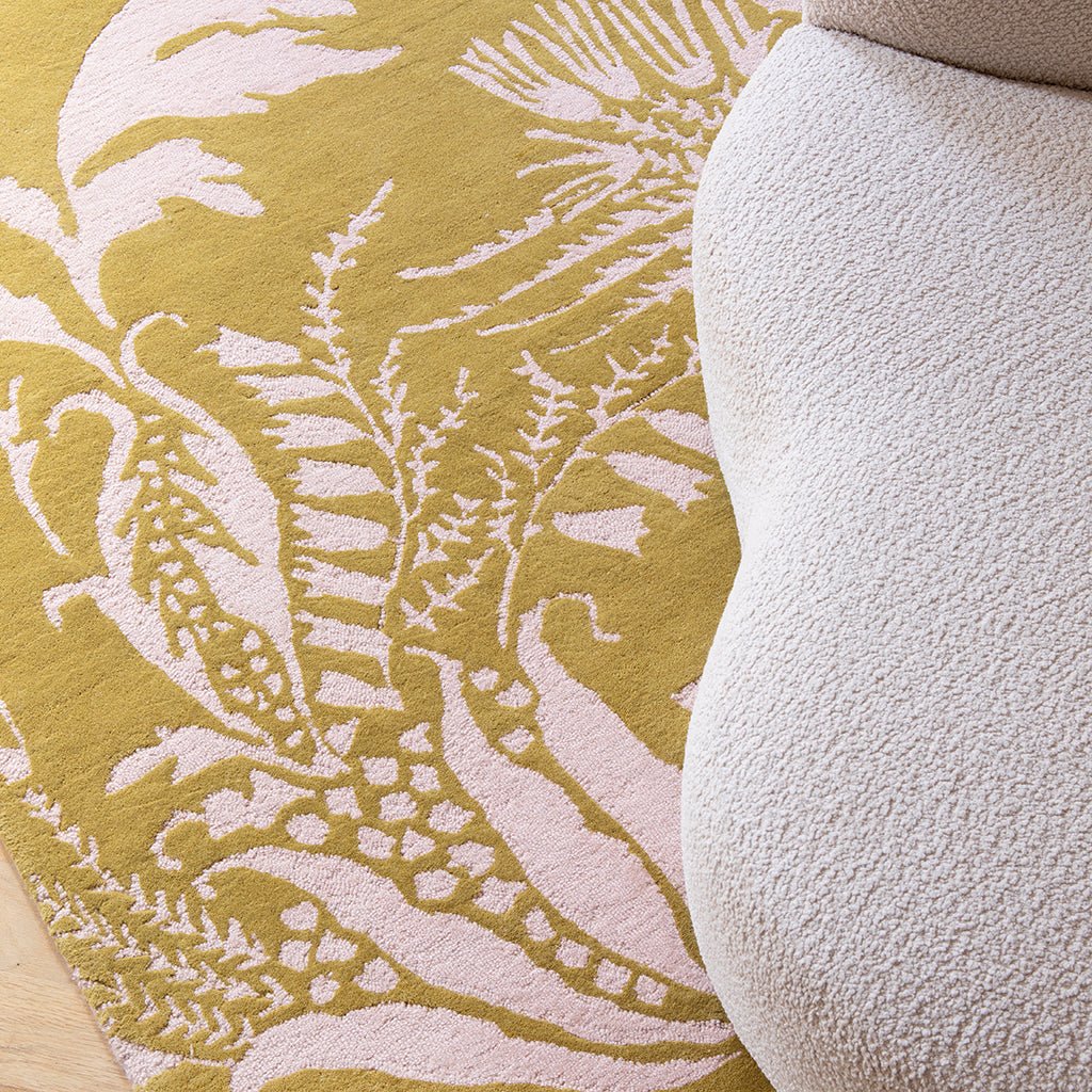 Crystal Clear Handmade Tufted Wool Carpet - CloseUp