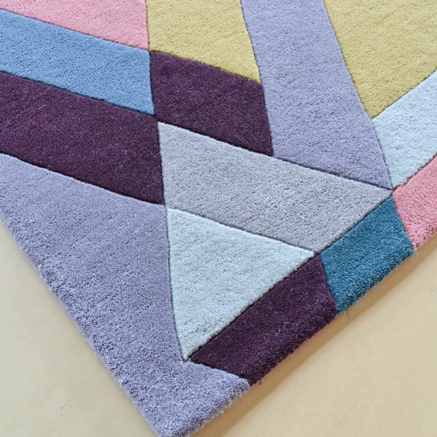 Royalty Loop Handmade Tufted Wool Carpet - Corner